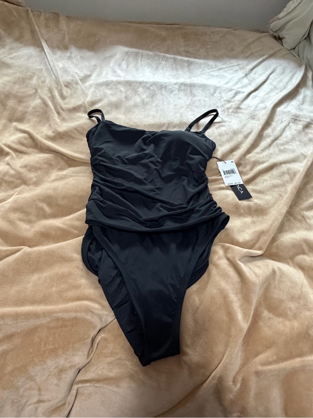 NWT La Blanca Women’s Black Ruched One-Piece Swimwear Size 10